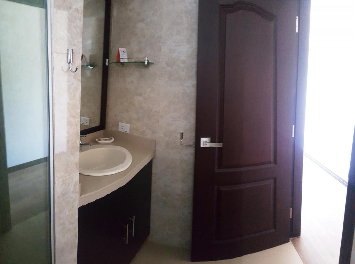 فندق Midtown لاباز المظهر الخارجي الصورة